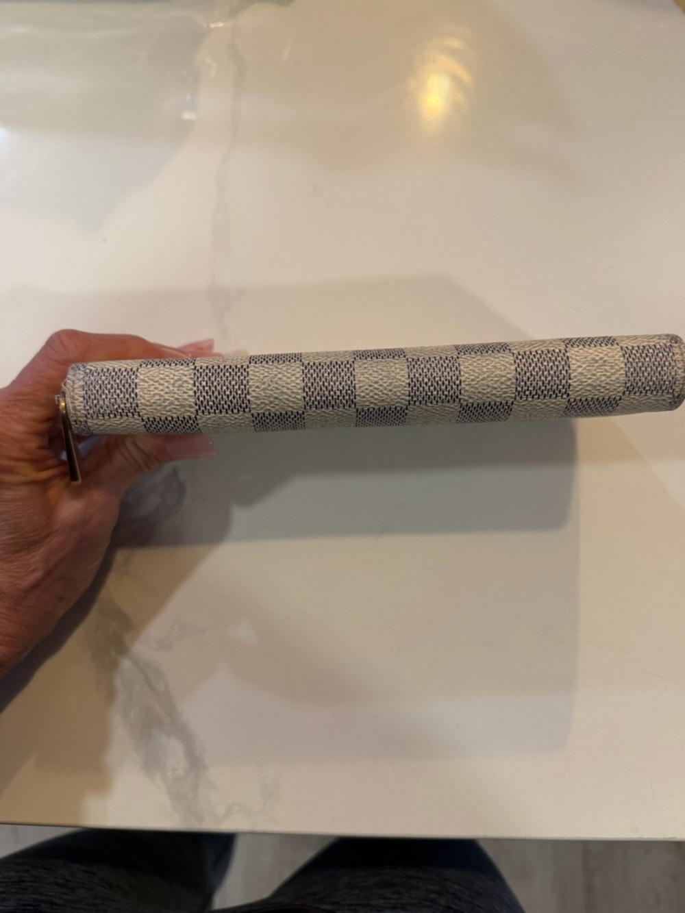 Louis Vuitton Damier Azur Zip-Around Wallet in White and Gray - Picture 3 of 12
